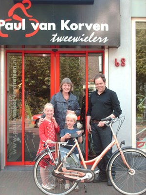 Mevrouw de Jong won een prachtige fiets