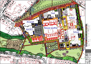 Op de tekening in het midden de nieuwe sporthal