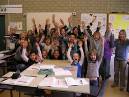 Yes, allemaal geslaagd (groep 7b van Den Bongerd)