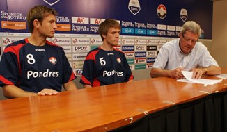 De contractsondertekening in het Willem II stadion