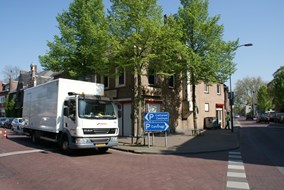 De ontruimingstruck van het BAT staat voor de deur