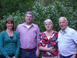 De jubileumcommissie, Karin Santegoets, Henk Zoontjes, Mariëtte van den Brekel en Johan van Breugel